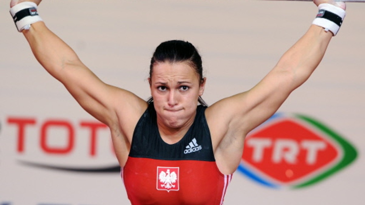 Ewa Mizdal uzyskała w dwuboju 228 kg (100+128) i zajęła 14. miejsce w kategorii 69 kg w odbywających się w hali Dome Disney Village pod Paryżem mistrzostwach świata w podnoszeniu ciężarów. Zwyciężyła z rezultatem 266 kg (118+148) Rosjanka Oksana Sliwienko.