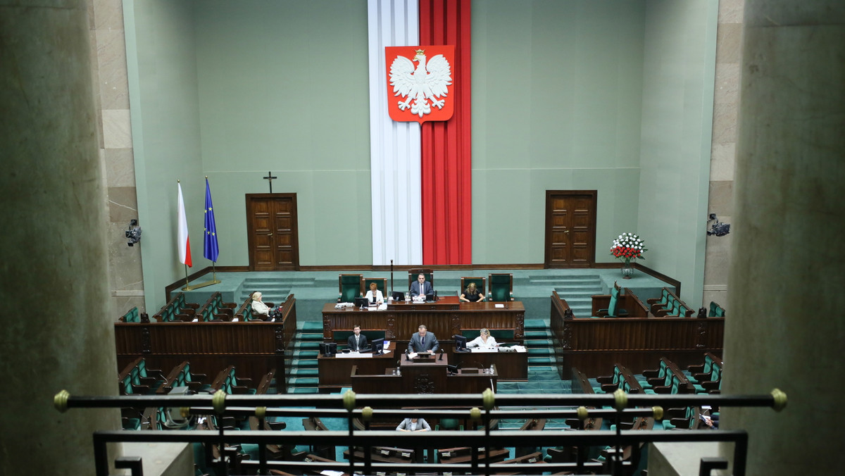 Sejmowa Komisja Finansów Publicznych opowiedziała się w czwartek za przyjęciem przez Sejm sprawozdania z wykonania budżetu za 2012 r. i udzieleniem rządowi absolutorium.