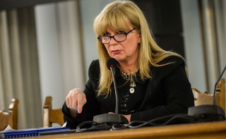 Trzaskowski wydał zarządzenie zdjęcia krzyży w urzędach. Gosiewska złożyła formalny sprzeciw