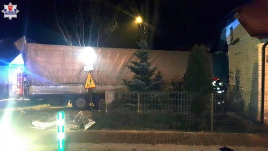 Tir uderzył w dom. Prokuratura wyjaśnia zdarzenie