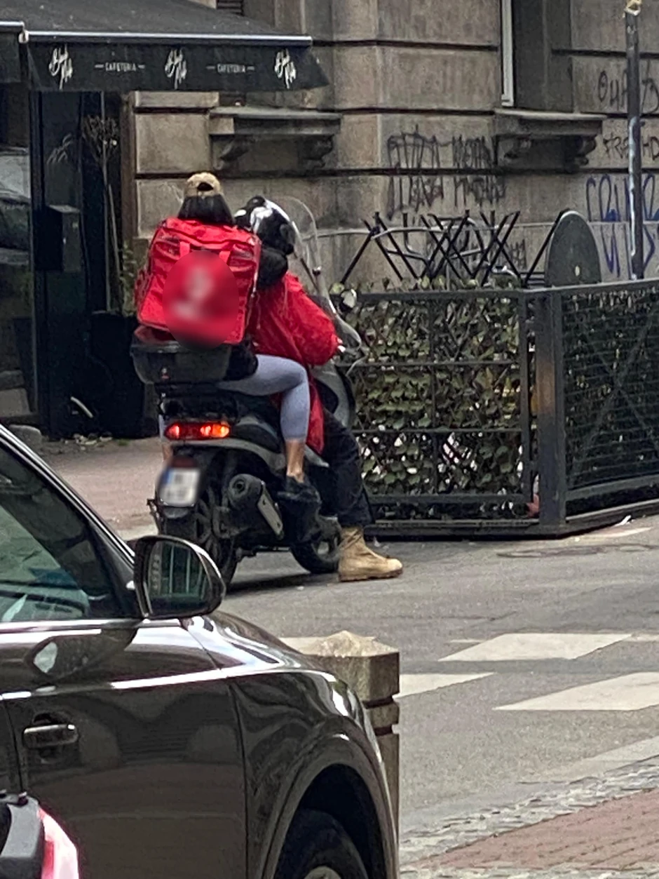 Aleksandra Subotić raznosi dostavu