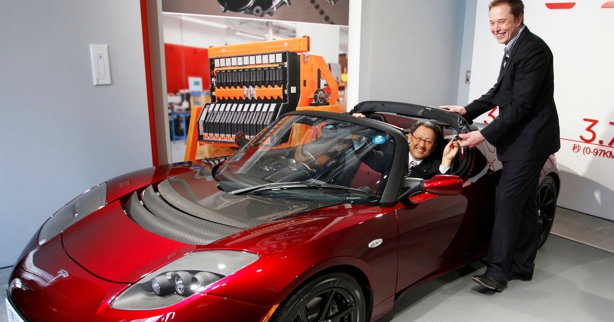 Elon Musk says the Tesla 2020 Roadster 'maybe won't need a key at all' (TSLA) | Business Insider