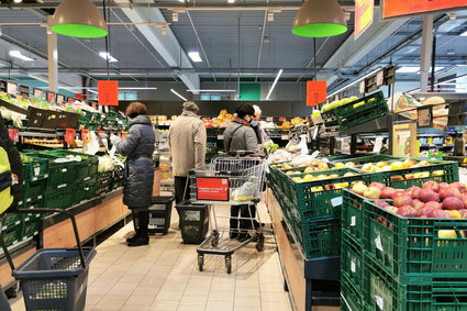 Dyskonty czeka prawdziwy szturm. Polacy zapowiadają polowanie na wielkanocne promocje