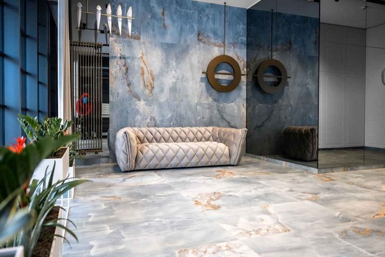 Doki doskonale odzwierciedlają ideę 15-minutowego miasta, z doskonałą komunikacją, bliskością usług i innych ważnych w codziennym życiu miejsc. Architektura nawiązująca stylem do stoczniowej zabudowy doskonale koresponduje z nowoczesnością apartamentów.