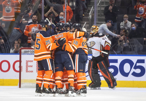 Radość hokeistów Edmonton Oilers