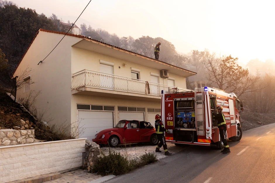 Wildfires in Croatia's Dalmatia region force thousands to evacuate