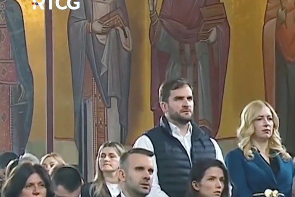 Milojko Spajić sa suprugom na liturgiji u Hramu Hristovog Vaskrsenja u Podgorici: "Svim pravoslavnim vernicima najsrdačnije čestitamo najveći hrišćanski praznik"