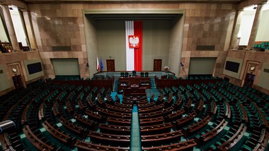 dwa poselskie projekty dotyczące ochrony zwierząt po pierwszym czytani