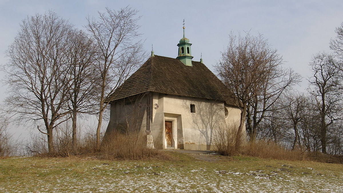 Archeolodzy prowadzą badania na terenie gotyckiego kościoła św. Benedykta – najmniejszego i jednego z najstarszych kościołów w Krakowie. Jak dotąd pod posadzką świątyni odkryli rotundę zbudowaną z piaskowca, a na niej przedromański kościół oraz liczne groby.