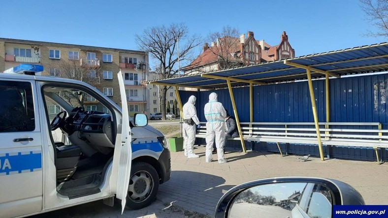 Koronawirus Olecko Policja interweniuje na przystanku