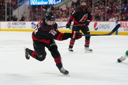 Necas bohaterem Hurricanes. Jego bramki zdecydowały o wygranej [WIDEO]