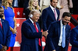 Wszyscy jesteśmy… Donaldem Trumpem? Republikanie wyrażają swoją solidarność w bardzo oryginalny sposób