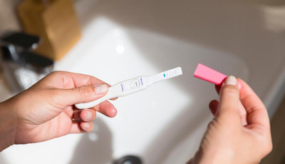 Test ciążowy - po ilu dniach można go zrobić? Rodzaje testów ciążowych  [WYJAŚNIAMY]