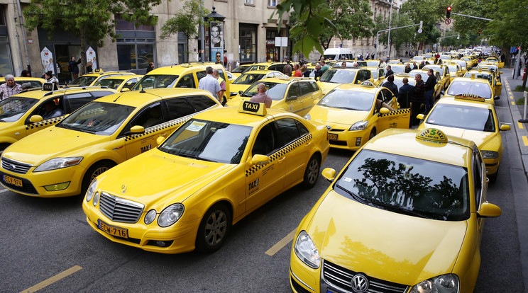 Sok taxis nem tartja be a szabályokat / Fotó: Fuszek Gábor