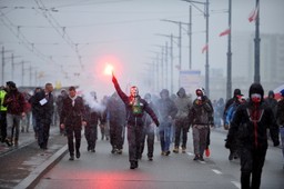 Obchody Święta Niepodległości na ulicach Warszawy [ZDJĘCIA]