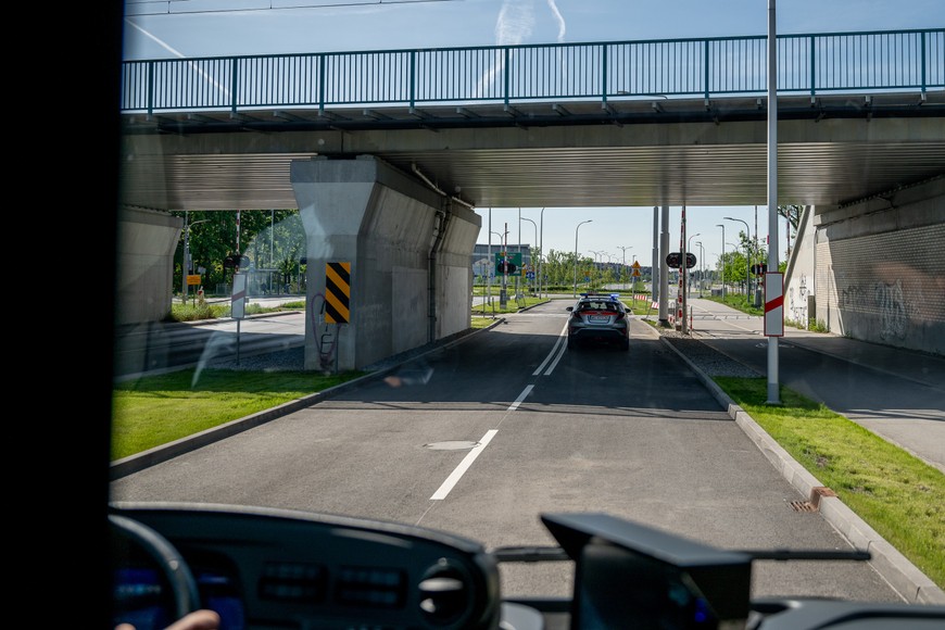 Linia kolejowa na Świdnicę ma być wyniesiona na wiadukt nad Bardzką. Oznacza to mniejsze korki i możliwość budowy trasy tramwajowej na Jagodno w śladzie TAT