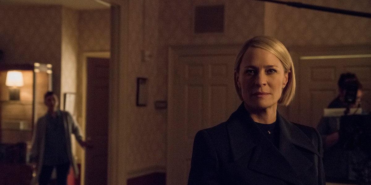 W 6. sezonie "House of Cards" w fotelu Prezydenta Stanów Zjednoczonych zasiada Claire Underwood (Robin Wright)