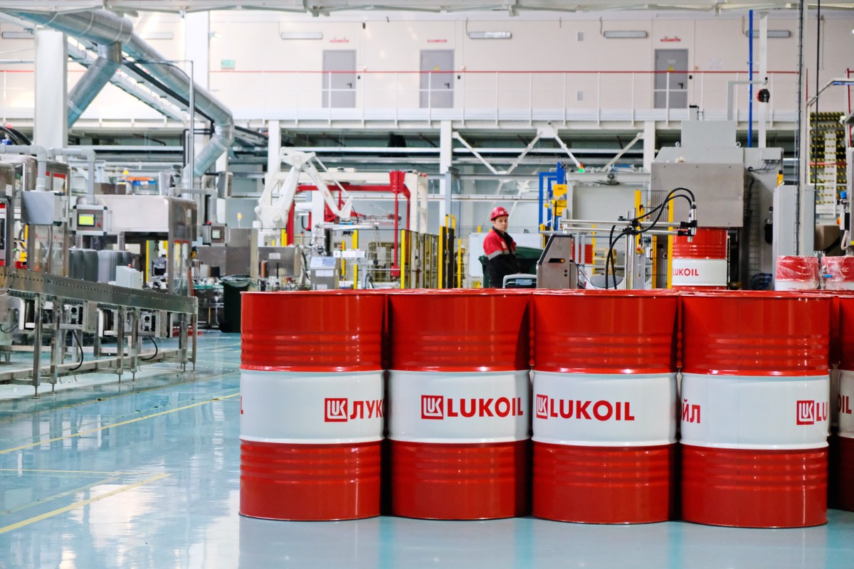 Chińskie i indyjskie firmy dystansują się od rosyjskich firm naftowych. Powód? Sankcje USA