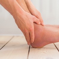 Ödémás, felpüffedt láb: a szívén kívül ez is okozhatja
