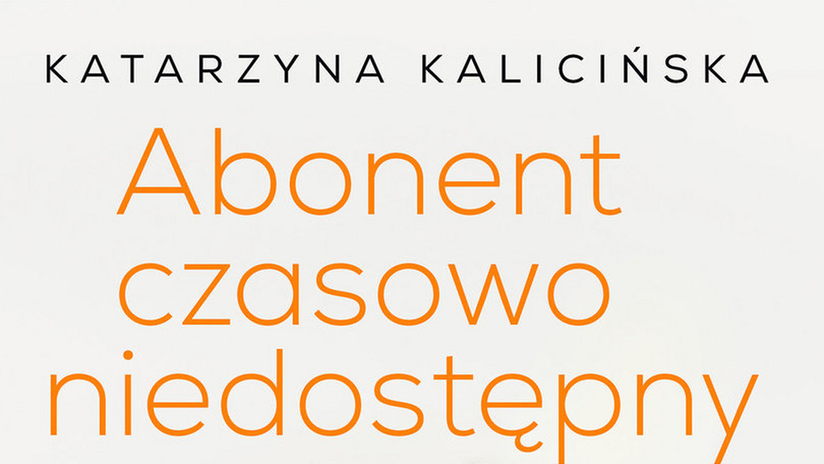 Oto dalsze losy pełnej energii i optymizmu Dominiki, znanej z książki "A miało być tak pięknie!". Mika - lat 30 z pewnym plusem, ma udane małżeństwo, dzieci, przyjaciół, piękny dom i firmę znakomicie prosperującą w telewizyjnym show-biznesie. Czuje się stuprocentowo spełnioną kobietą. Po wielu zawirowaniach nareszcie wie, że jest w najlepszym momencie swojego życia. A właściwie była – do dziś. Bo mąż chce rozwodu. Ta wiadomość spada na nią jak grom z jasnego nieba. Przecież obiecał, że będzie kochał ją do końca życia! "Abonent czasowo niedostępny, czyli rozwód po polsku" Katarzyny Kalicińskiej od 29 listopada w księgarniach.