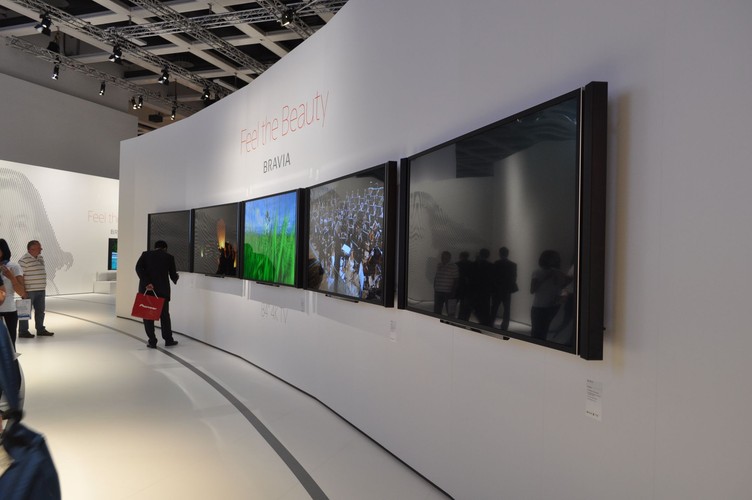 Ściana telewizorów 4X Sony