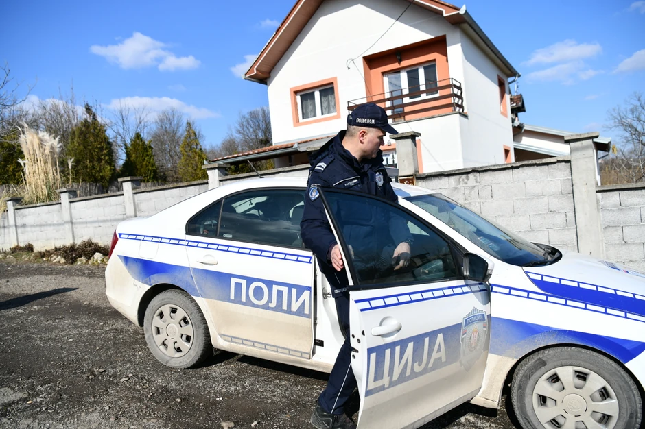 Policajac Radovanović na mestu na kojem je spašavao živote