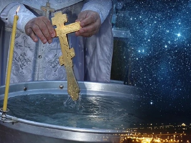 Bogojavljenje i sveta voda: evo šta treba uraditi ako još imate prošlogodišnju vodicu