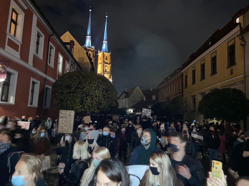 Wrocław - protest przeciwko zaostrzeniu prawa antyaborcyjnego