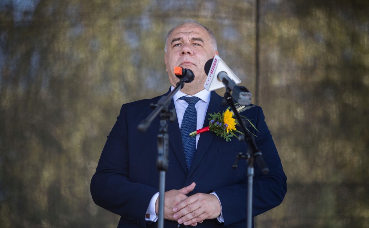Na razie nie ma takiej decyzji z poziomu ogólnopolskiego - zastrzegł Jacek Sasin.