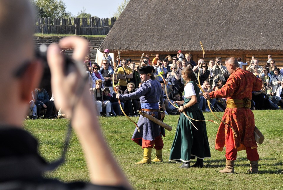 BISKUPIN FESTYN ARCHEOLOGICZNY