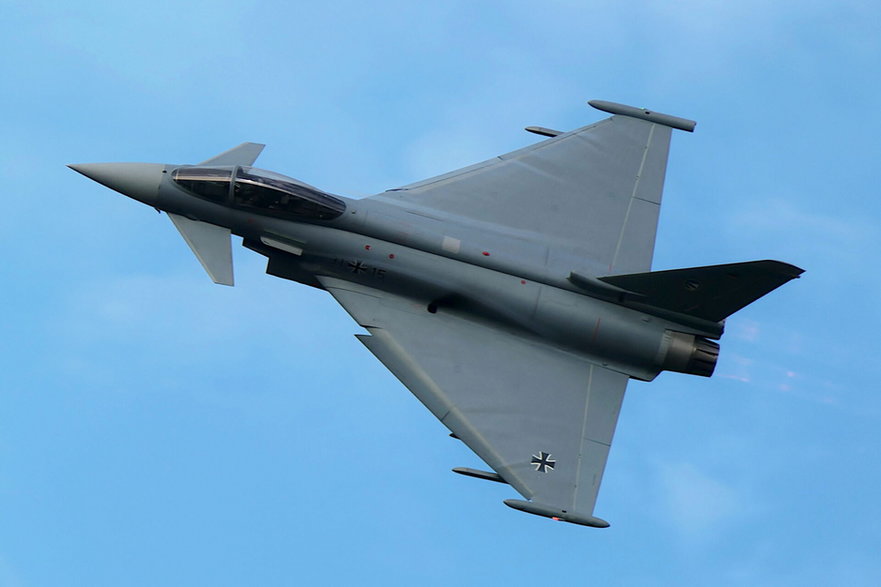 Na początek do wersji EK planuje się przebudować 15 obecnie istniejących Eurofighterów.