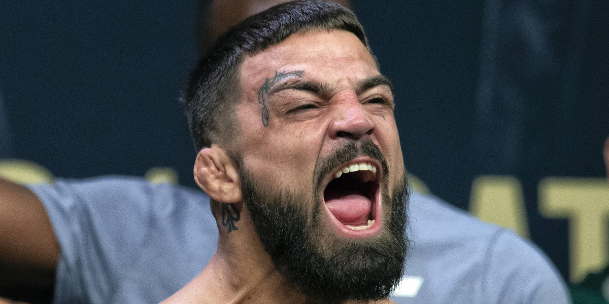 Mike Perry uderzył starszego mężczyznę w restauracji