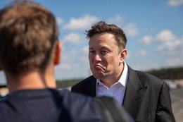 Elon Musk sporo naobiecywał, ale w 2020 r. Tesli nie udało się wszystkiego dowieźć. Niektóre cele muszą poczekać