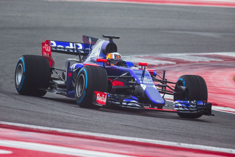 Toro Rosso STR12-Renault