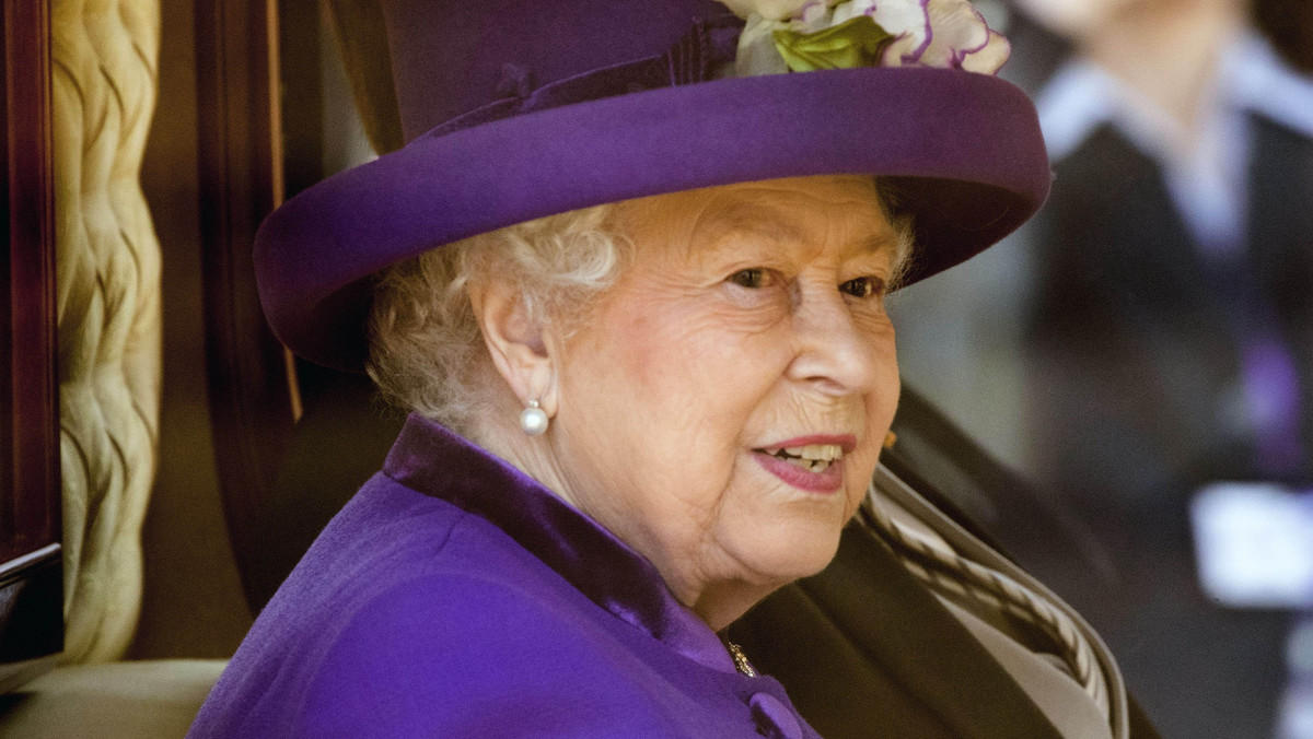 Królowa Elżbieta II pilnuje dworskiej etykiety i stoi na straży wielowiekowej tradycji brytyjskiego dworu. Zdarza się jej jednak naginanie "przepisów" i tak też stanie się podczas tegorocznych świąt Bożego Narodzenia. Królowa postanowiła zaprosić matkę księżnej Meghan do wspólnego świętowania w Sandringham.