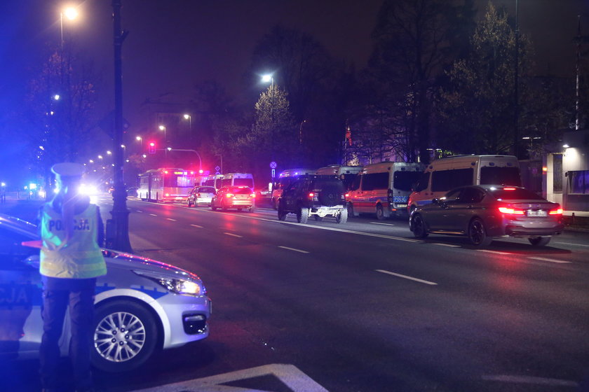 Trwa protest kobiet w Warszawie. Zablokują Sejm? Olbrzymie siły policji