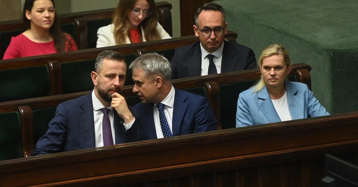 Rząd Papy ma dziś 27 ministrów. Jutro może być jednym z najmniejszych w historii Polski