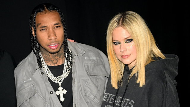 Tyga és Avril Lavigne nyilvános csókcsatával vállalták fel, hogy egy párt alkotnak