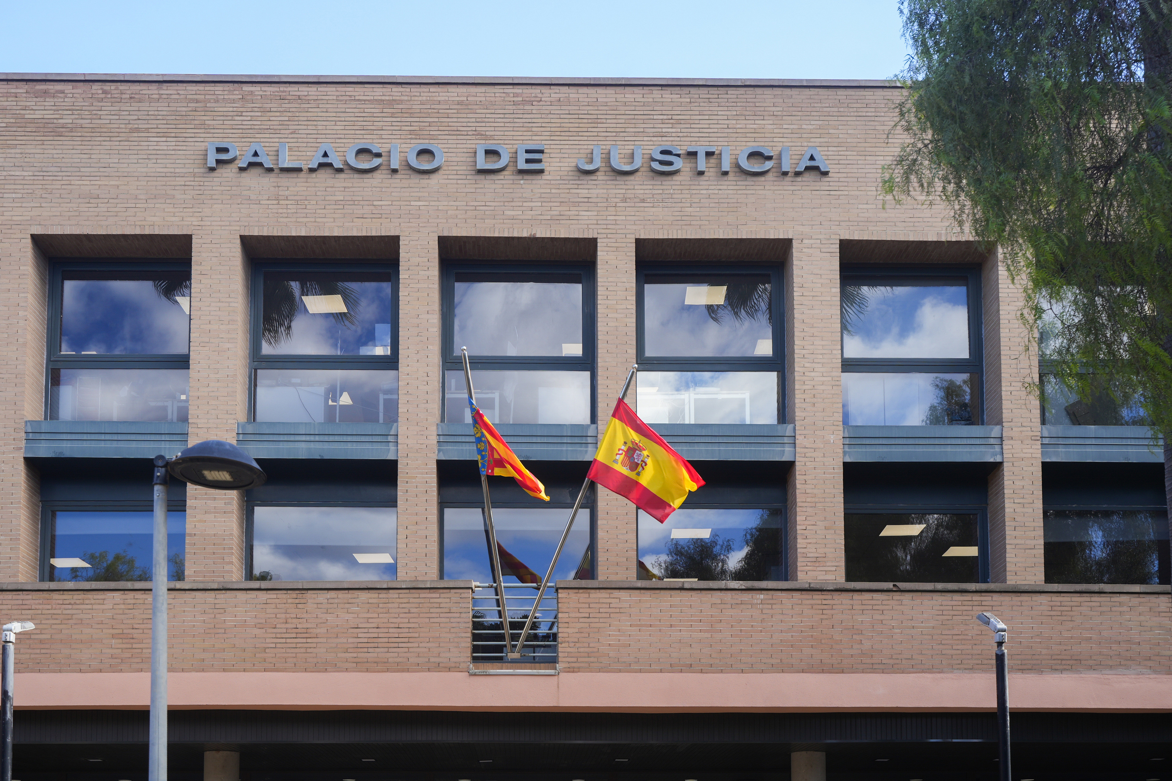 Llamó a Mazón por Utiel durante la DANA: Le habló de La Ribera