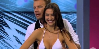 Wymacał jej piersi w "Top model"