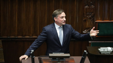 Internauci wyśmiewają wystąpienia polityków Prawa i Sprawiedliwości. Memy zalały sieć