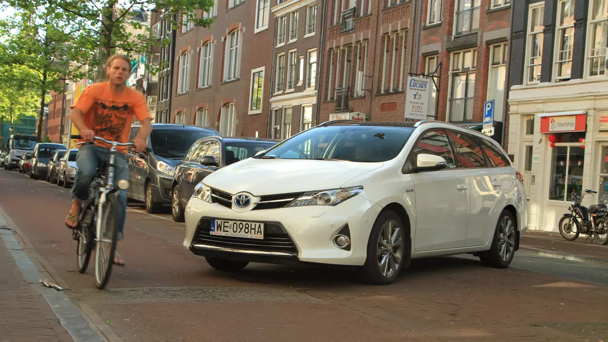 Toyota Auris Hybrid