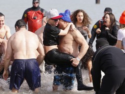 Lady Gaga znów skoczyła na głęboką wodę. I to lodowatą! [ZDJĘCIA]