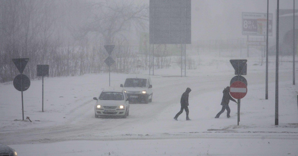 Są kolejne ostrzeżenia IMGW. Pogoda nie da wytchnienia. Nadciąga silny wiatr i zamiecie!