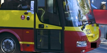 Radny z Łasku poczuł się szeryfem na drodze. Nawygrażał kierowcy miejskiego autobusu. Dostał karę, ale... Czy to jest wysoki mandat?