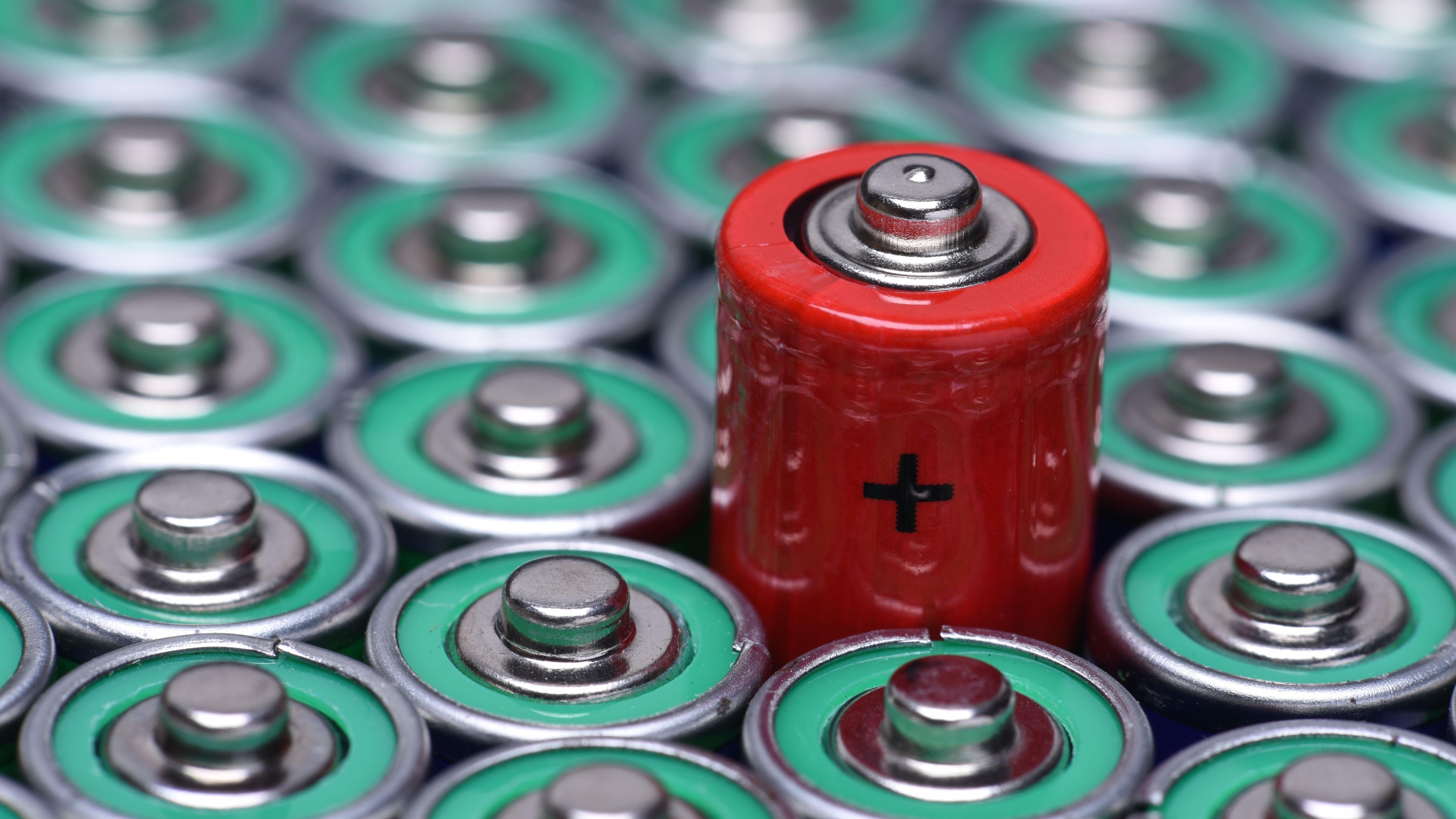 Jednorazowe czy wielokrotnego użytku? Które baterie warto kupić?