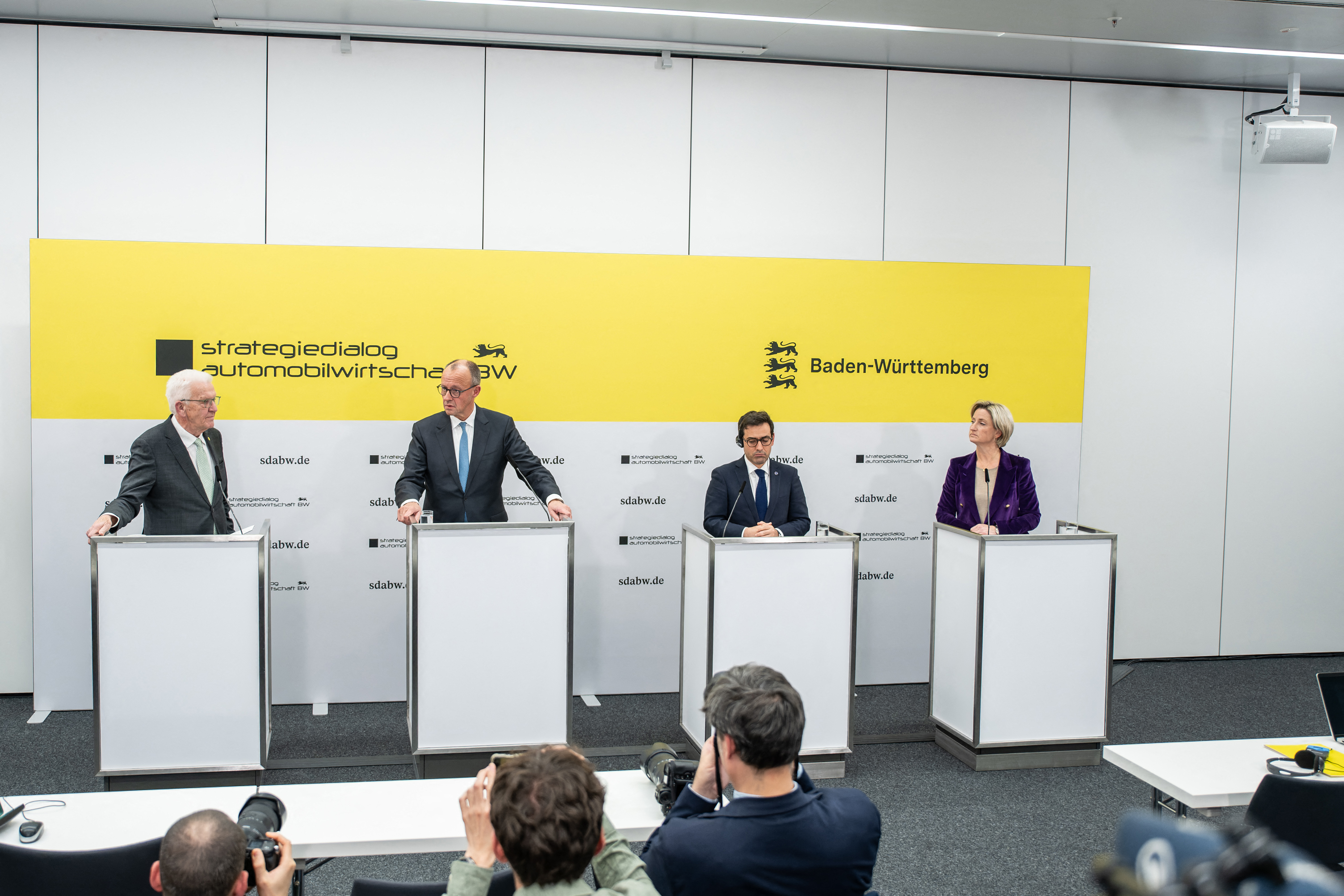 Autoindustrie: Stimmung stürzt ab, Chip-Engpässe steigen auf 27,6 Prozent