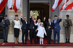 Pałac Prezydencki w nowych rękach. Duda przekazał władzę Nawrockiemu