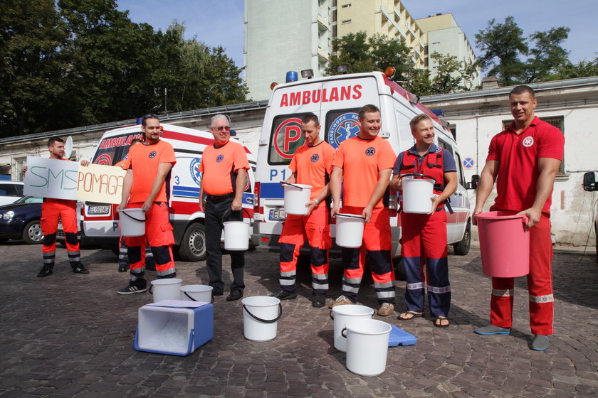 ice bucket challenge dyrektora pogotowia w Łodzi