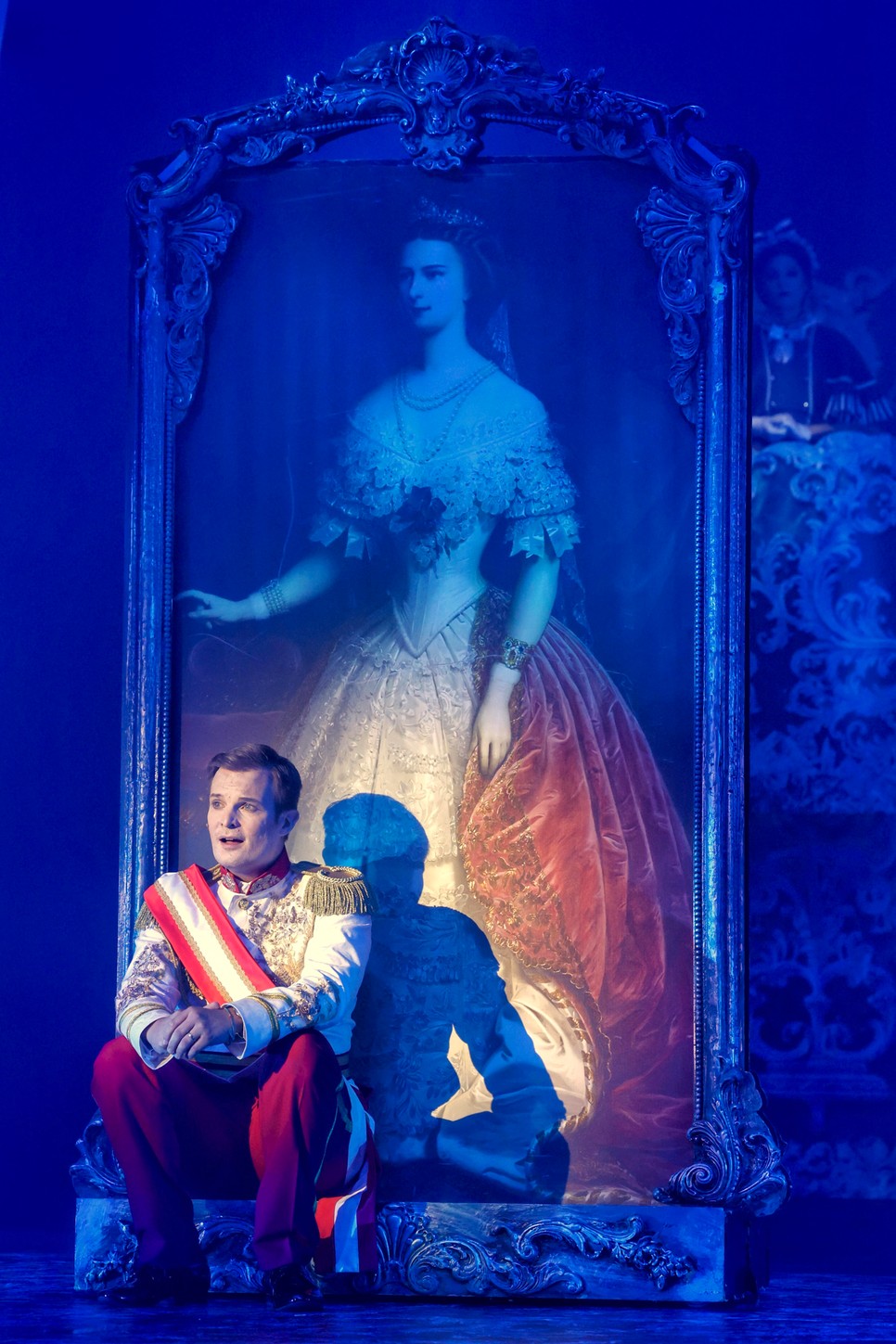 Puskás-Dallos Peti az Erkel Színház Elisabeth című musicaljében Ferenc Józsefet alakítja